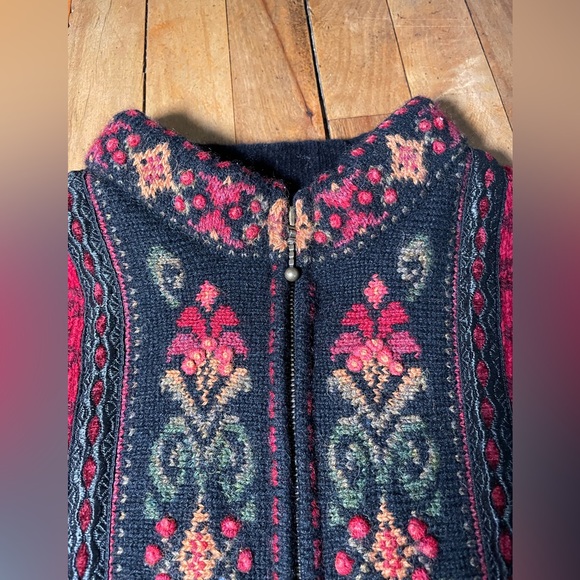 Vintage Icelandic Design floral embroidered lined cardigan - Picture 5 of 11